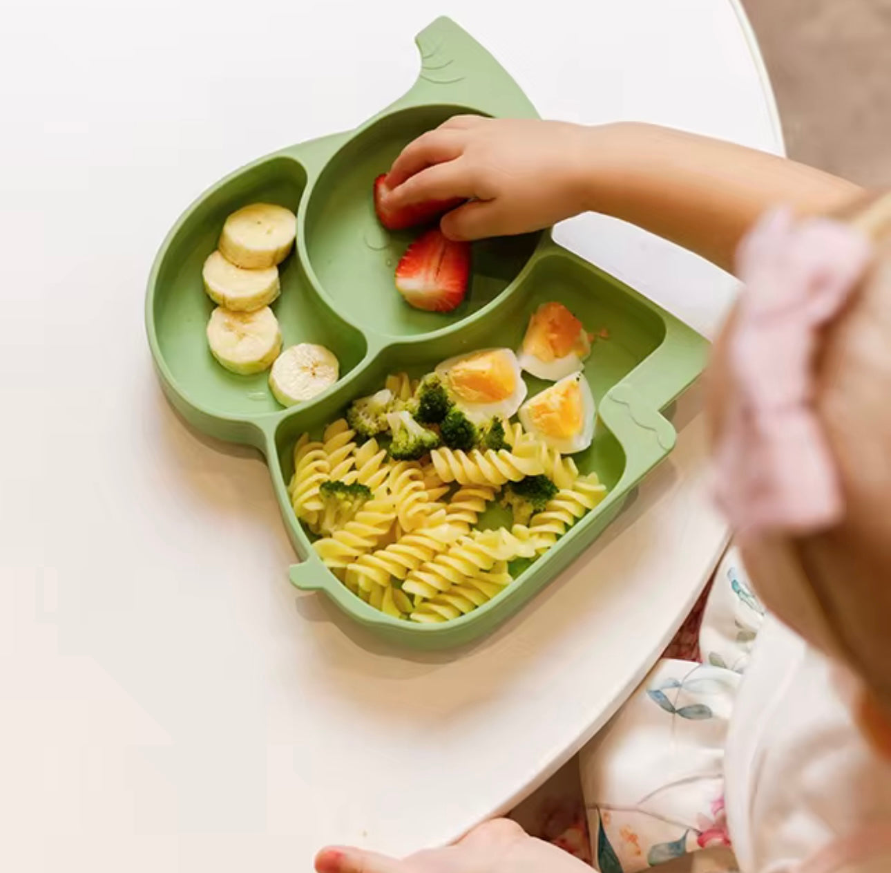 Assiette en Silicone Compartimentée – Antidérapante & Micro-ondable | Alyanna Baby