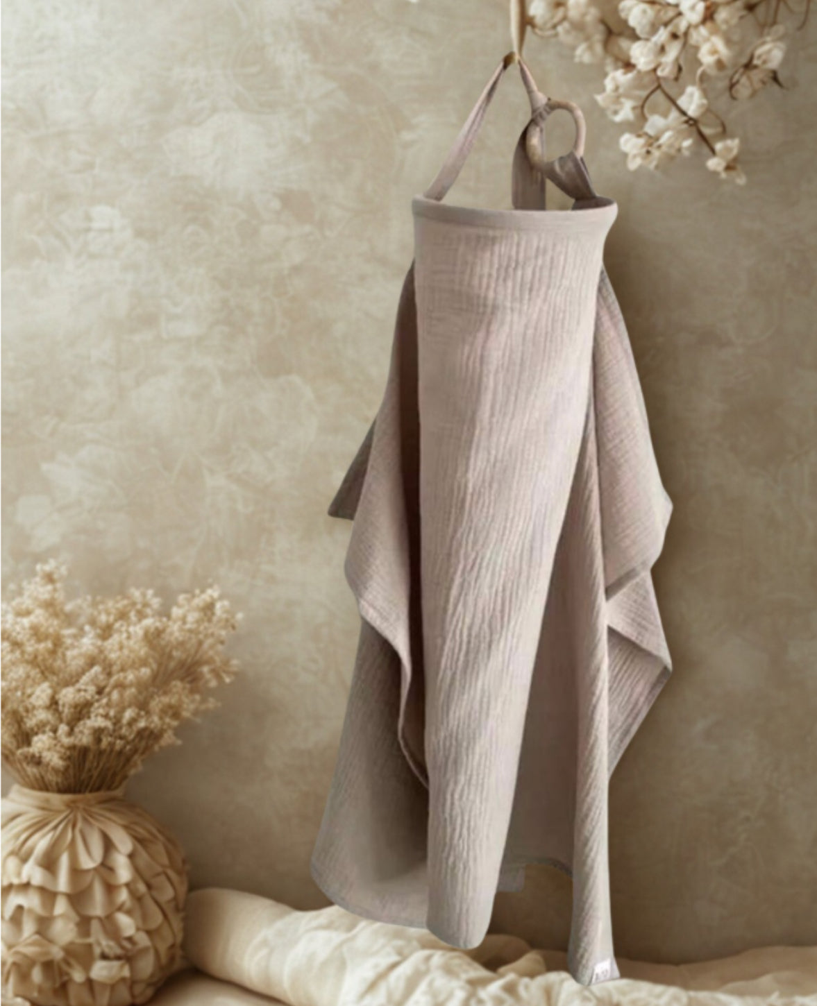 Couverture d’Allaitement Alyanna Baby – Sable doux | Nature & Confort